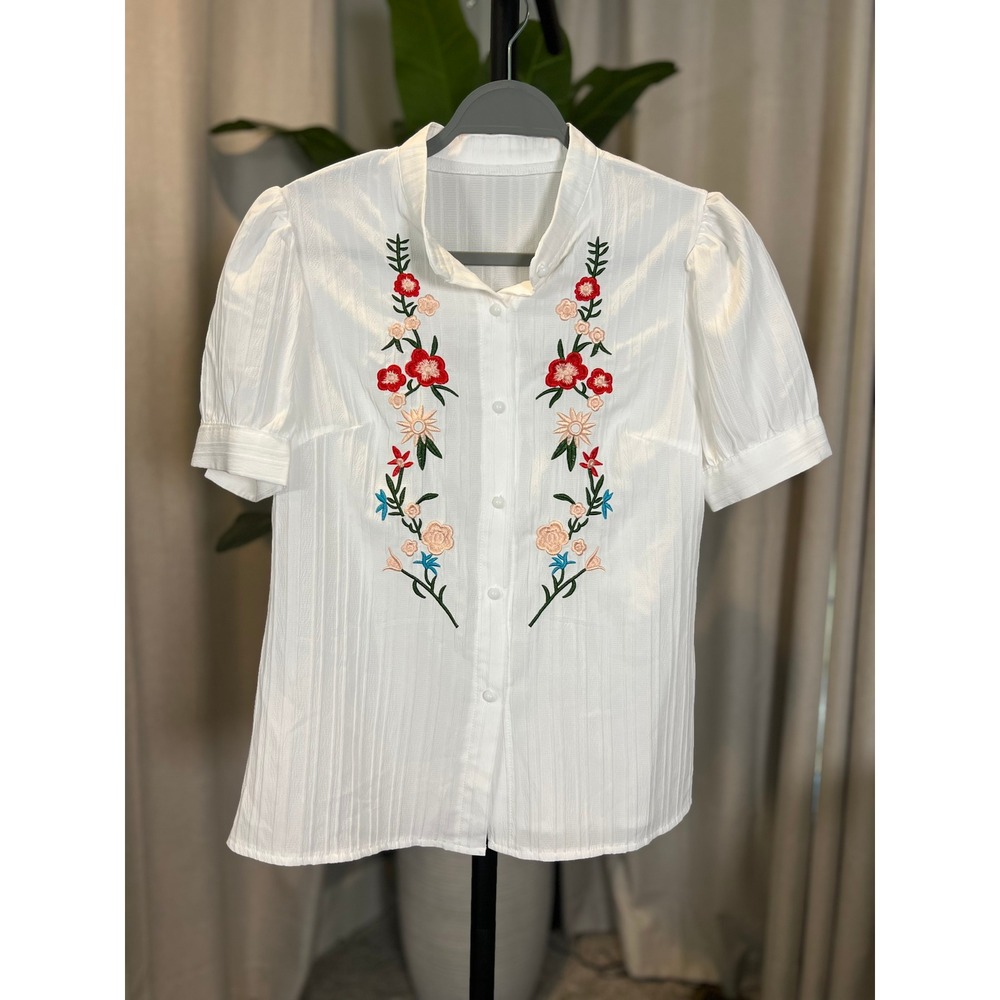 White Floral Embroidered Puff Sleeve Button Up Blouse Top Size M Seersucker